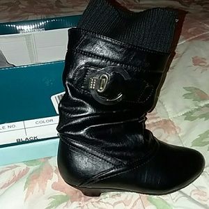 BRAND NEW! Toddler size 9 Black Boot
